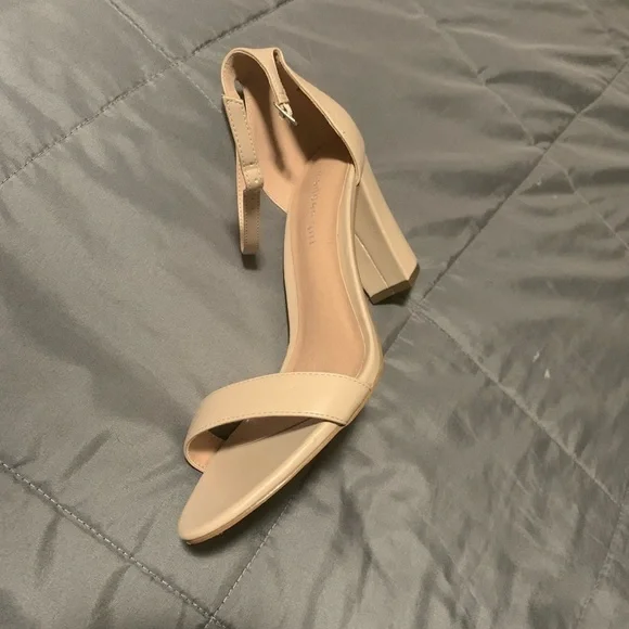 Madden girl Women's Open Toe Ankle Strap Block Chunky Heels Sandals, Nude - Picture 9 of 12